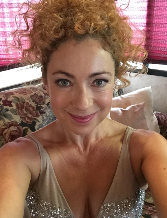 Anglická herečka Alex Kingston.