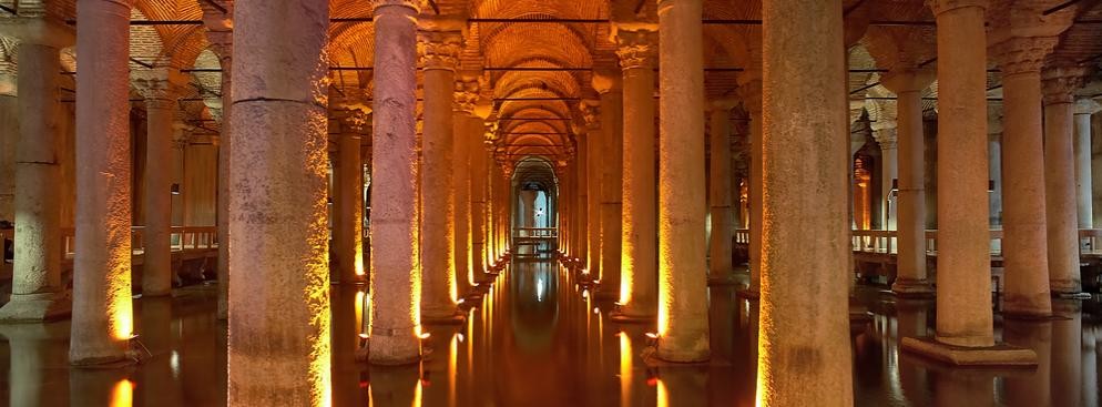 Cysterna Bazyliki zwana również Podziemną Cysterną lub Pałacem Jerebatan, jest największą z kilkuset starożytnych cystern (sztucznych zbiorników na wodę), która wciąż znajduje się pod miastem Stambuł w Turcji w pobliżu Hagia Sofia. Cysterna została wybudowana w VI wieku n.e. na rozkaz cesarza bizantyjskiego Justyniana I jako 