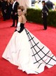 Met gála: 2014-ben Sarah Jessica Parker megérkezett Oscar de la Renta báliruhájában és azóta is az egyik legszebb belépői között tartjuk számon a Met gáláknak.