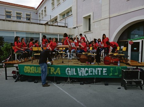 Ne postoji striktan plan za svaki predmet, već se kombinuju praktična i eksperimentalna nastava