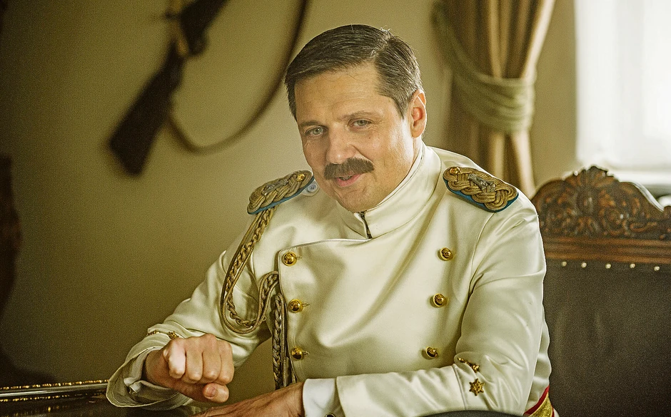 Nebojša Dugalić kao general Živković u seriji "Senke nad Balkanom"