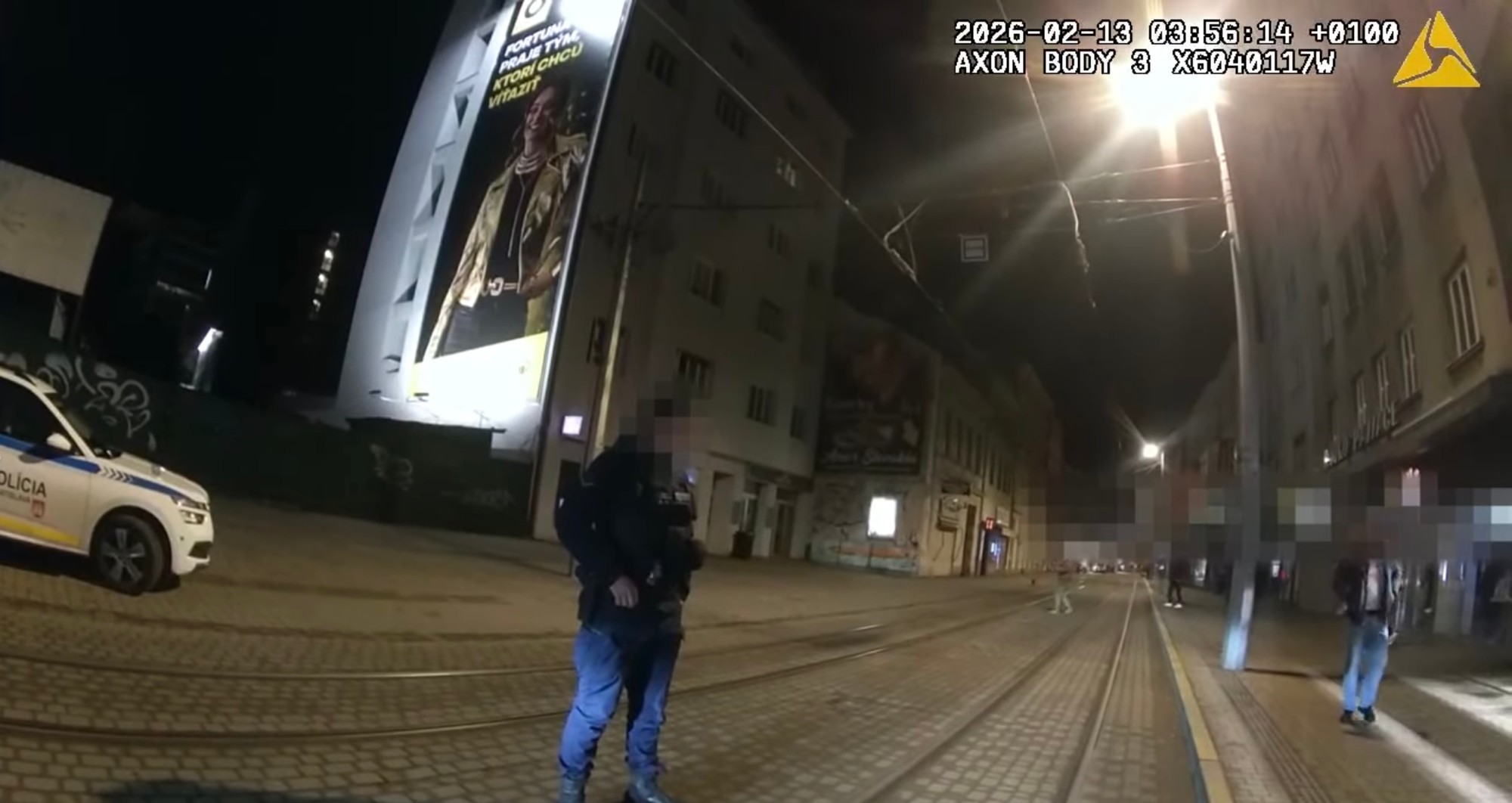 Muž nožom ohrozoval ľudí na Obchodnej ulici v Bratislave.