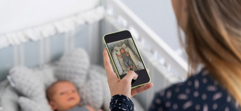 Lepiej TO wiedzieć! TAKIE mogą być konsekwencje wrzucania zdjęć dzieci do Sieci w dobie AI