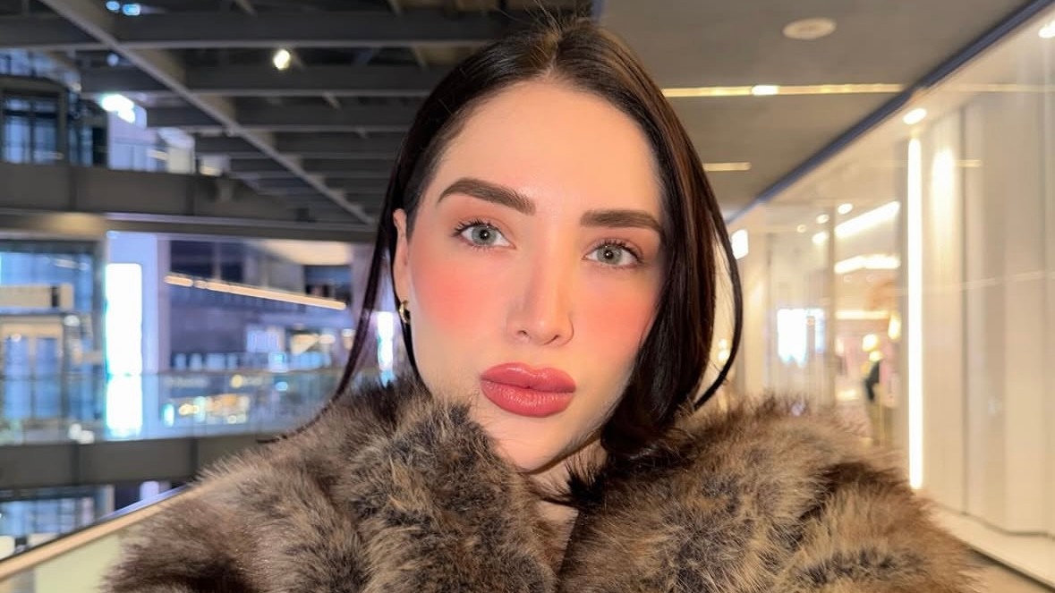 Beauty influencerka Adriana García zomrela po komplikáciách počas kozmetickej operácie.