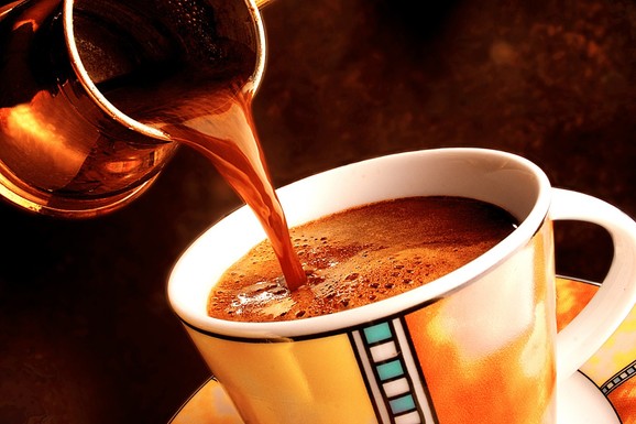 Ratluk od aronije i nara, kokos i mleveni lešnik umesto prah šećera! Ranko Panić iz Bačke Palanke zaludeo sladokusce svojim originalnim receptima