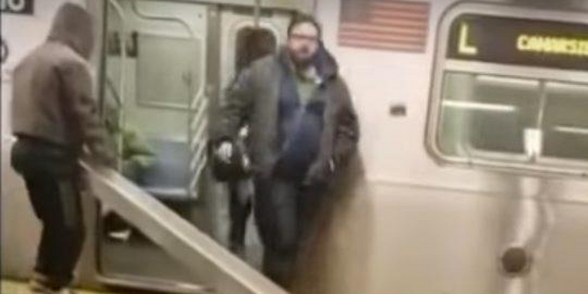 "Nietypowy bagaż" w metrze. Nagranie podbija sieć