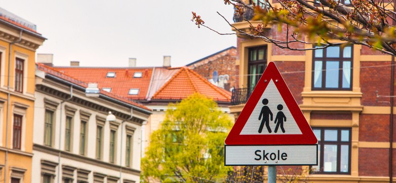 Norwegia stawia na edukację bez rozproszenia. Zakaz telefonów w szkołach