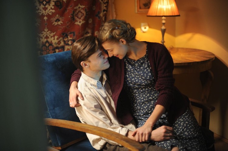 Mateusz Kościukiewicz i Katarzyna Zawadzka w filmie 'Baczyński'