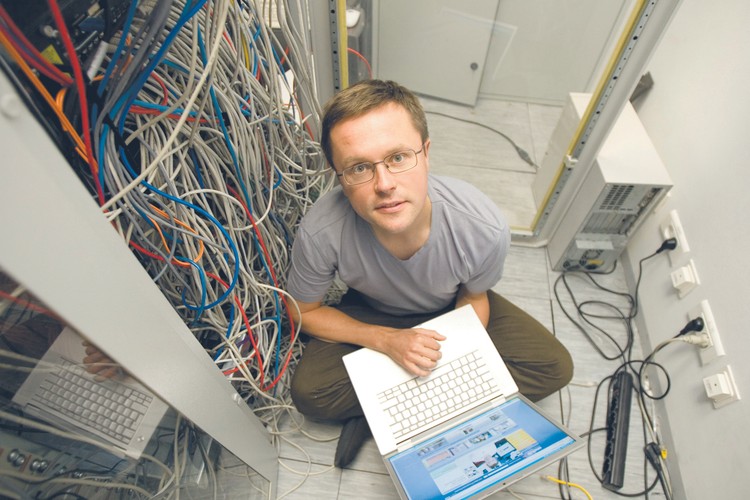 <b>Łukasz Wejchert, prezesem firmy Dirlango</b><br>
Wejchert od 2002 r. związany był z największym polskim portalem internetowym Onet. Na początku jako wiceprezes, a od czerwca 2004 r. – prezes zarządu. <br>
W zeszłym roku odszedł jednak z Onetu, a w 2012 sprzedał udziały w ITI oraz TVN, których założycielem był jego ojciec.<br>
Obecnie jest prezesem firmy Dirlango, która wspiera nowego operatora komórkowego - Virgin Mobile Polska. <br>
Czekamy, co pokaże nam w przyszłym roku.