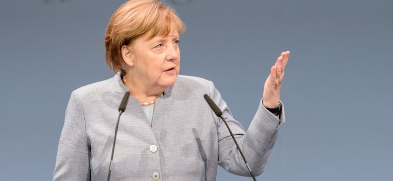 "Spiegel": Merkel wściekła na Junckera za przeciek z rozmowy z May