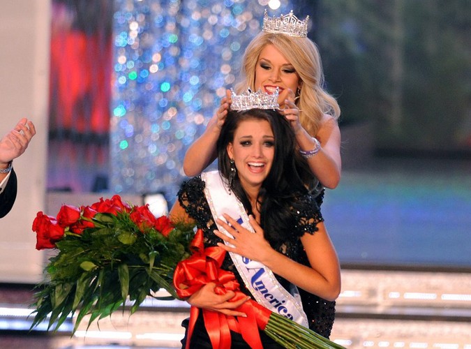 Nagrodą w konkursie Miss America, oprócz zaszczytnego tytułu i korony, jest 50 tysięcy dolarów stypendium. 23-letnia Laura Kaeppeler z Wisconsin będzie mogła wykorzystać je na dowolnie wybranej uczelni