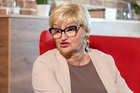 "PRIMAM HEMIOTERAPIJU, ŽELIM DA ŽIVIM" Milica Dugalić BOLUJE OD OPAKE BOLESTI, pevačica progovorila o  životnim situacijama koje je lome: "Borim se godinu dana da pobedim ovo zlo u meni" (VIDEO)