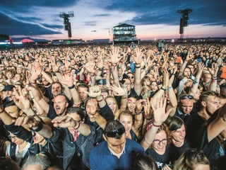 W tym roku na festiwalu muzycznym Open’er wystąpią m.in. The Chemical Brothers, Dua Lipa i Doja Cat.