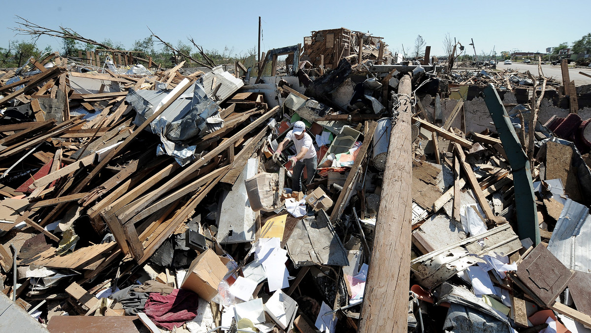 Najnowszy bilans ofiar śmiertelnych tornad, które przeszły przez stany amerykańskiego Południa, to co najmniej 337 osób - podały w sobotę władze. Strat materialnych jeszcze nie oszacowano, ale sięgną miliardów dolarów