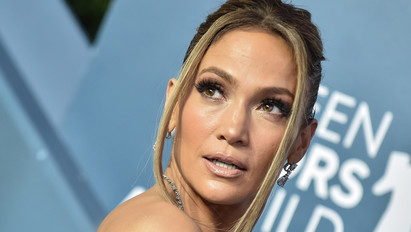 Jennifer Lopez merész címlapfotójától felrobbant az internet – fotók