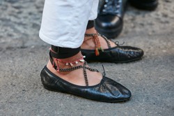 Najmodniejsze buty sezonu wiosna-lato 2025. Nie tylko baleriny w stylu Chanel