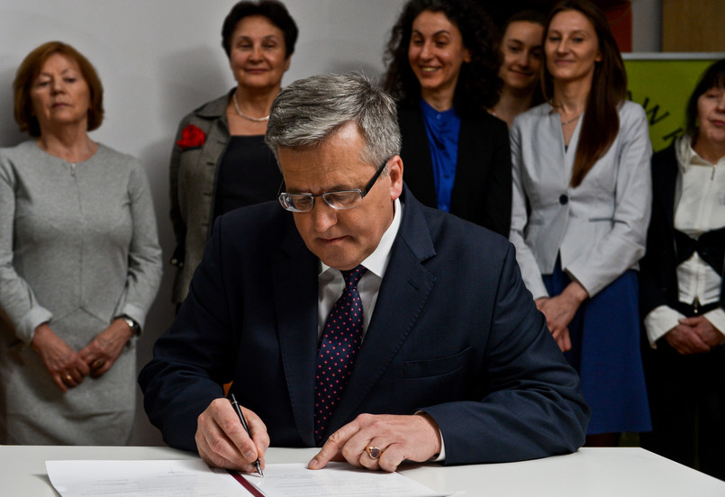 Prezydent Bronisław Komorowski ratyfikował konwencję Rady Europy o zapobieganiu i zwalczaniu przemocy wobec kobiet i przemocy domowej, PAP/Marcin Obara