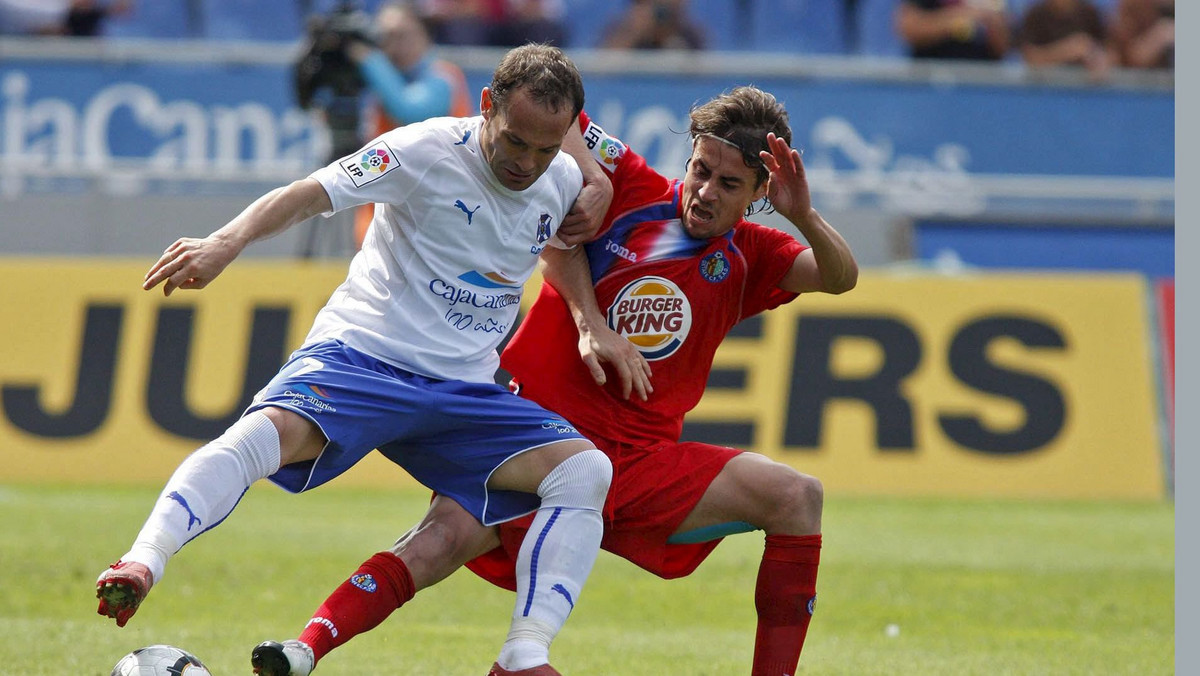 Zajmujące ostatnie miejsce w tabeli hiszpańskiej Primera Division CD Xerez zremisowało 2:2 z 15. Racingiem Santander w niedzielnym meczu 33. kolejki. W starciu innych kandydatów do spadku - Malaga CF podzieliła się punktami z Real Valladolid, a Tenerife dzięki hattrickowi Nino zainkasowała komplet punktów w starciu z Getafe.