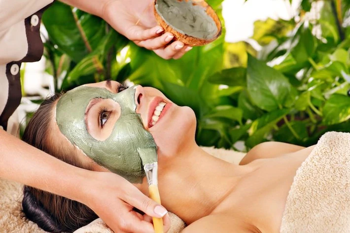 Clay facial mask in beauty spa.