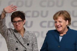 Annegret Kramp-Karrenbauer, Angela Merkel