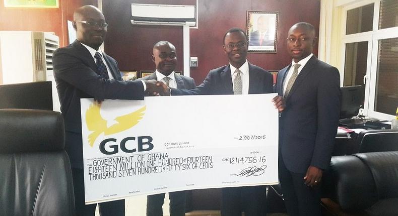 Receiving the cheque on behalf of the government, a deputy Minister of Finance, Cassiel Ato Forson, commended the bank for its performance over the years.