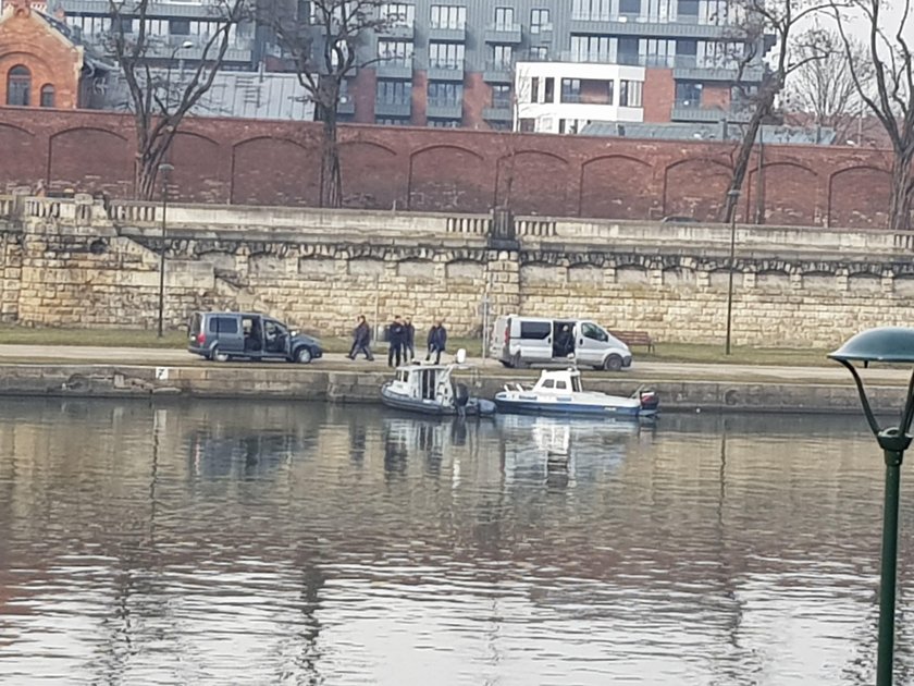 Kraków. Makabryczne znalezisko w Wiśle. Wyłowiono ciało mężczyzny