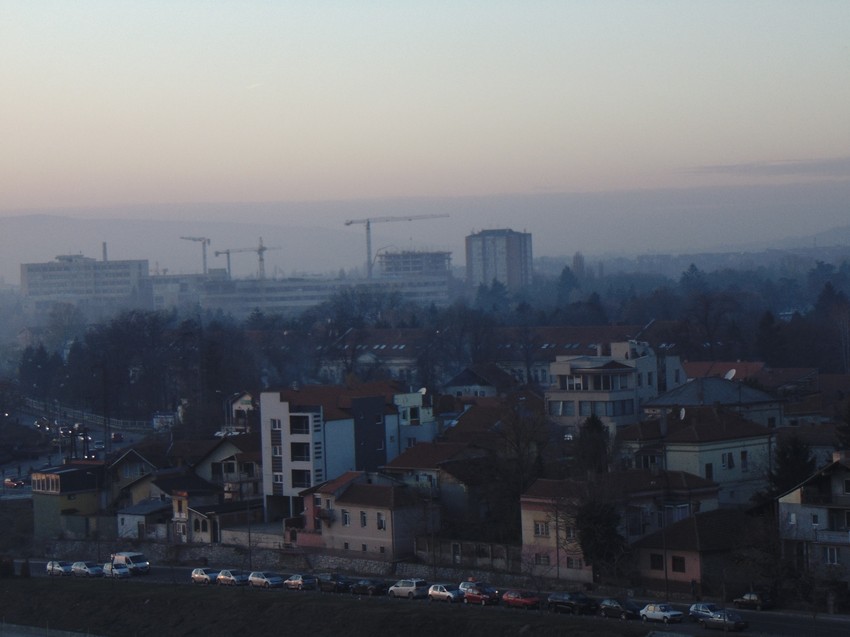 Niš je  juče u večernjim časovima bio najzagađeniji grad u Evropi, pokazuju podaci stranih sajtova za merenje zagađenja vazduha. 