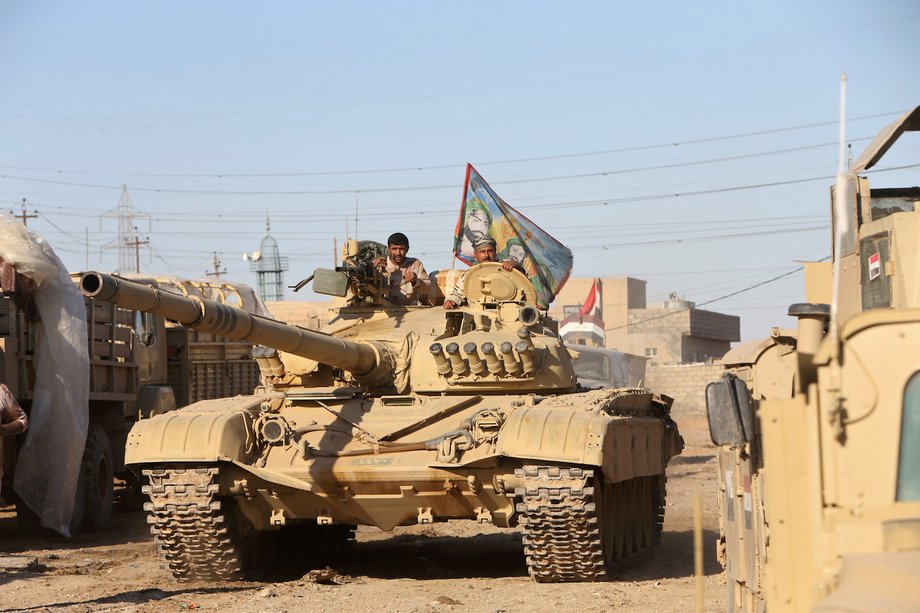 An Iraqi Security-Forces tank seen in battle with ISIS militants southeast of Mosul, November 3, 2016.