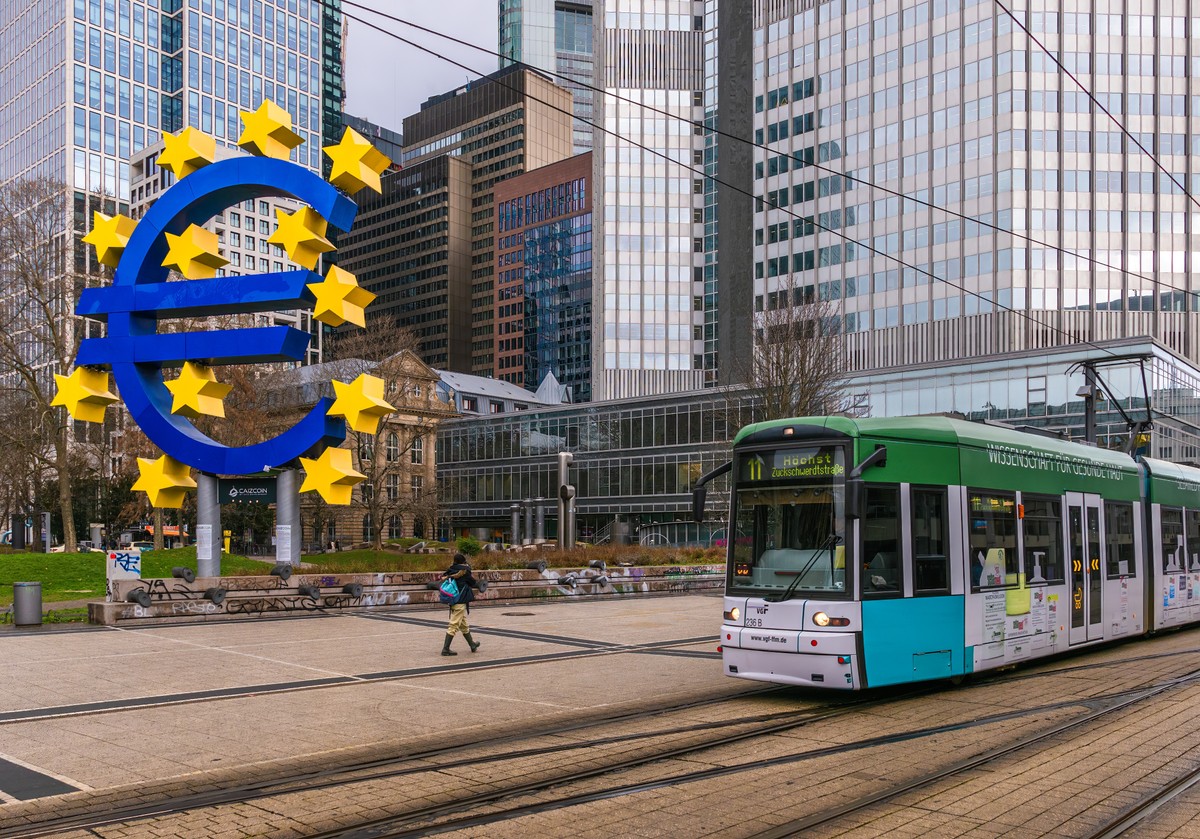 W pierwszym tegorocznym starciu górą Europa. Recesja straszy teraz w USA