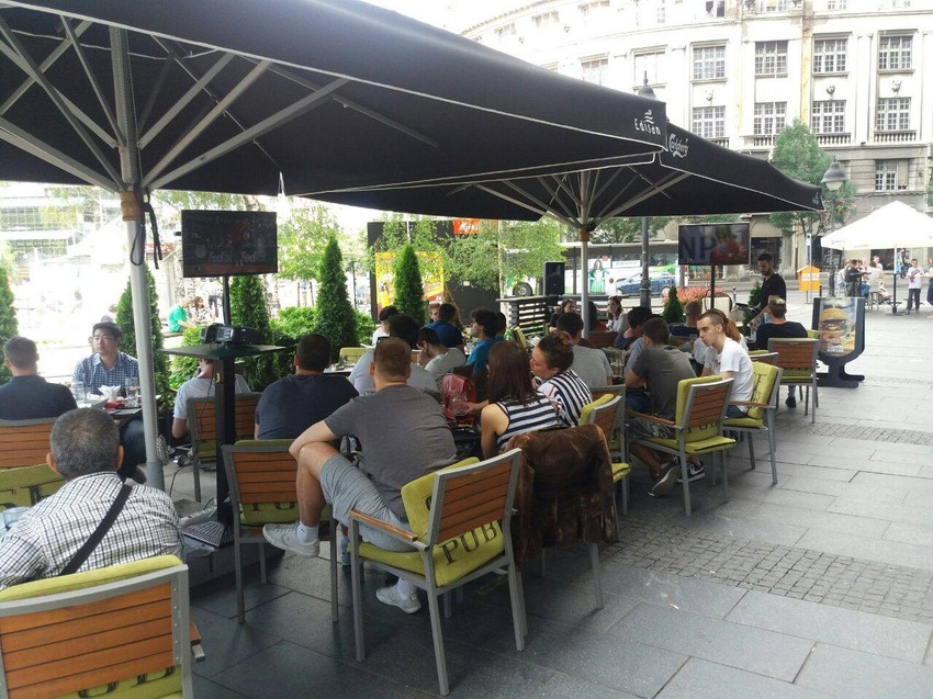 Kafići puni u bilo koje doba dana