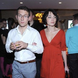 Zobacz męża znanej serialowej aktorki. Przystojny?