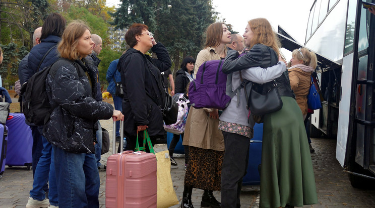 Közel tízezer ukran menekült lépte át pénteken a határt / Fotó: GettyImages