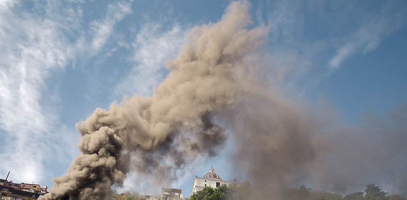 Czarny dym nad Watykanem!