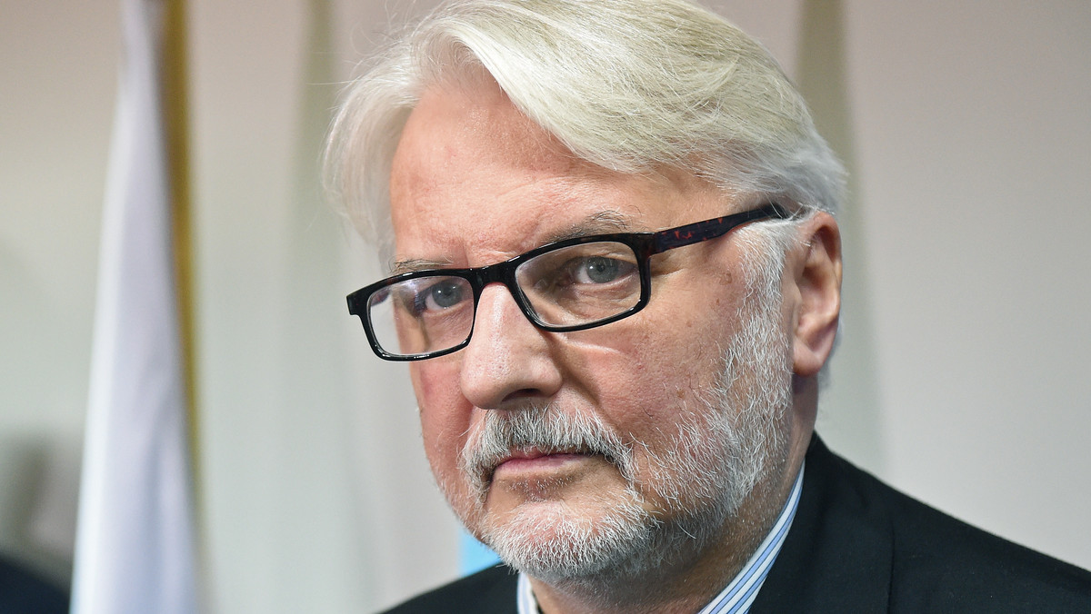 W stosunku do jednego urzędnika ukraińskiego procedura zakazu wjazdu do Polski została już uruchomiona; nazwisko może zostać upublicznione w najbliższych dniach - powiedział dziś szef MSZ Witold Waszczykowski.