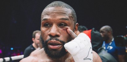 Floyd Mayweather Jr. upokorzył youtubera w walce pokazowej. Sędzia musiał przerwać pojedynek