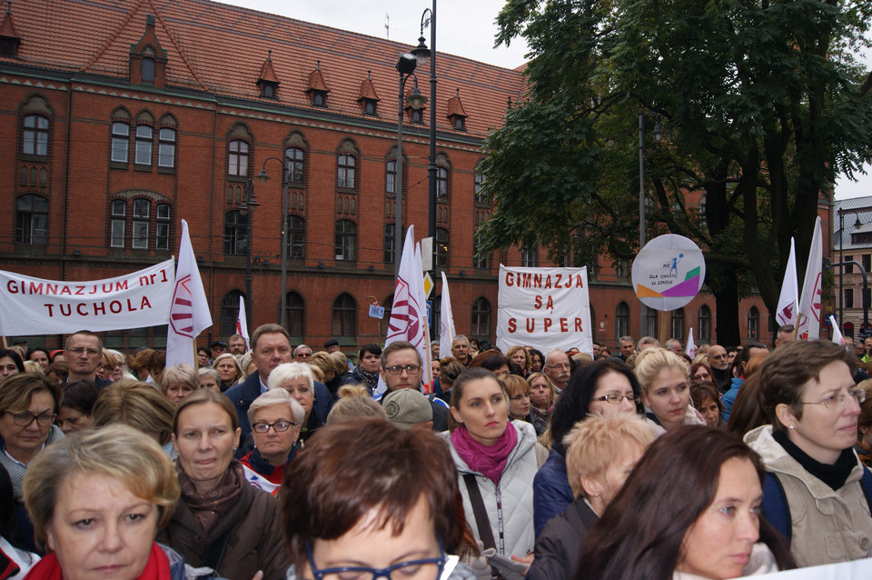 Bydgoszcz: protest nauczycieli przeciw reformie edukacji