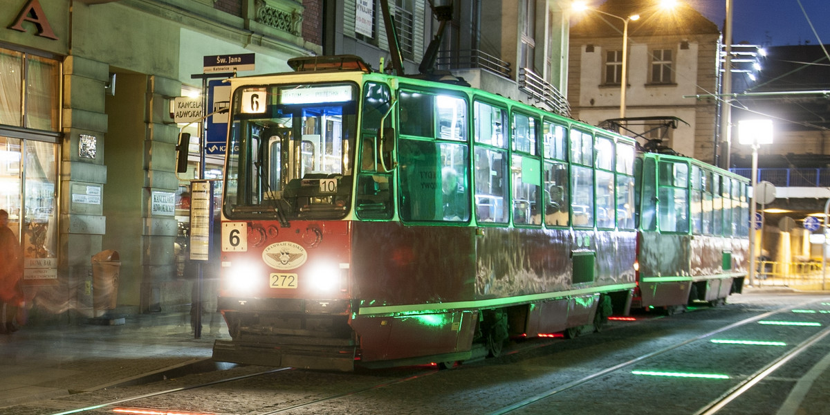 Katowice podświetliły torowisko kolorowymi lampami