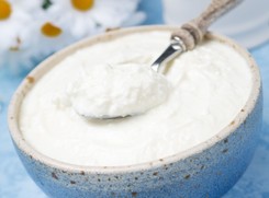 Męczy cię katar sienny? Jedz jogurty