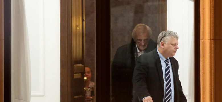 Szarpanina w Sejmie. Suski donosi na Szczerbę do prokuratury: On mnie wtedy z tyłu złapał i przewrócił [WIDEO]