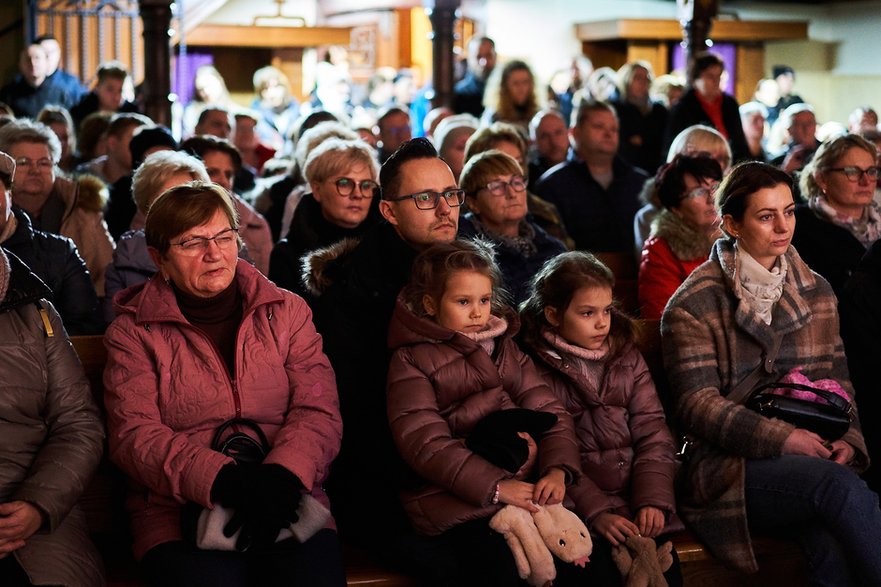 Koncert dla Gai z udziałem Marcina Staszka w kościele w Łące - 27.12.2022 - autor: Mateusz Przybyła