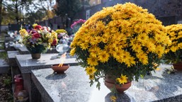 zasiłek pogrzebowy wzrósł, ale formalności pozostały