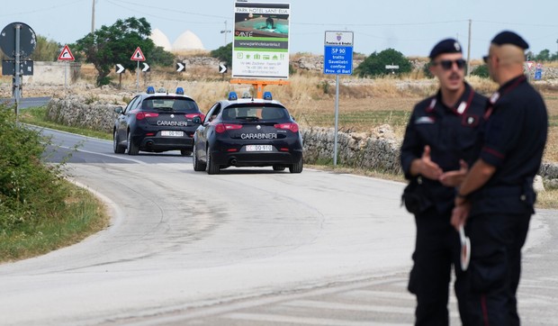 Italijanski karabinjeri u patroli kod mesta održavanja samita G7 na jugu Italije