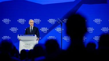 donald trump wycofał zaproszenie do rady pokoju dla marka carneya. rel