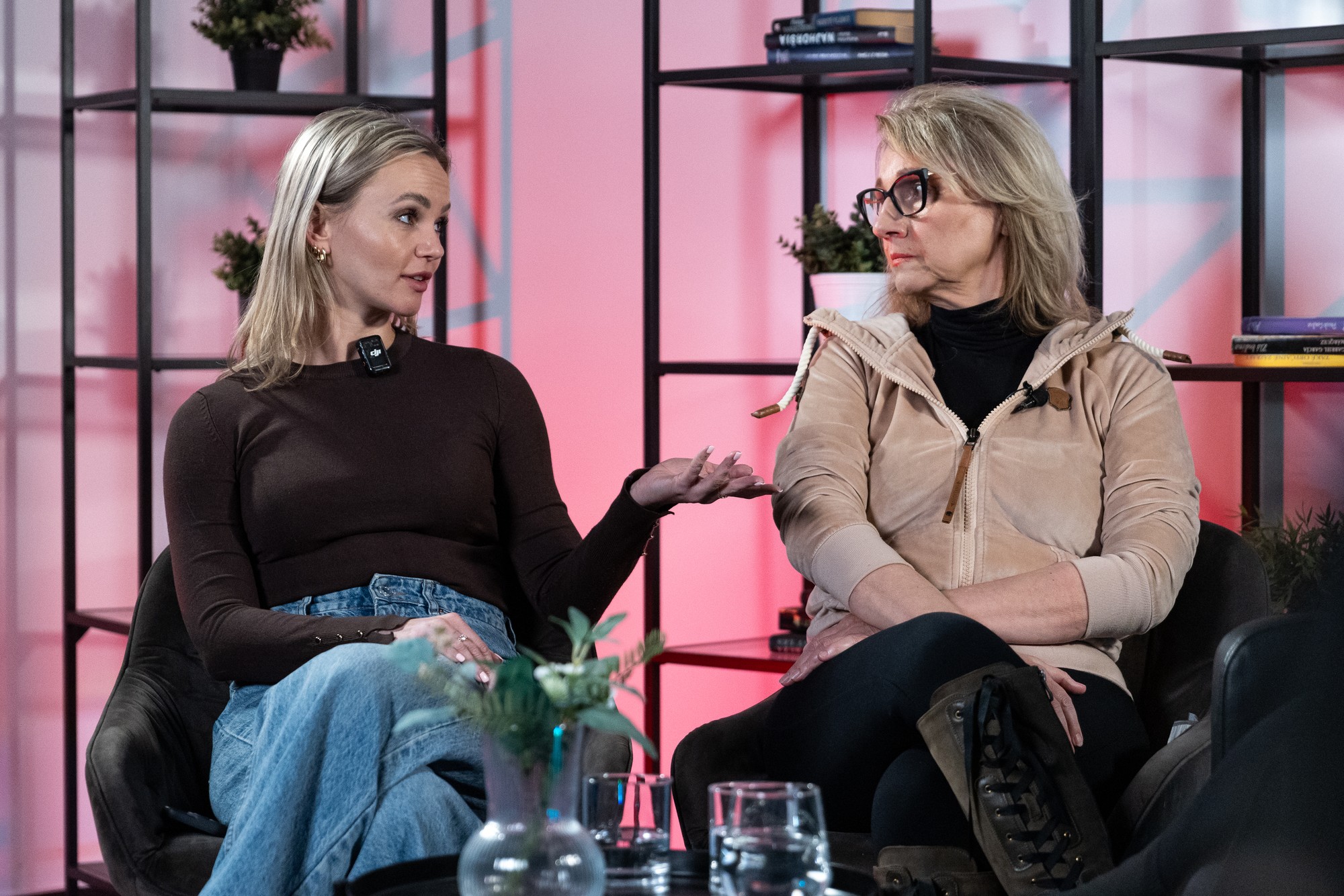 Petra Hlaváčová a Daniela Csinová v podcaste Off Record.