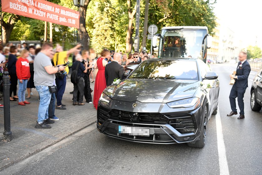 Królikowski i Opozda przyjechali na ślub limuzyną za 2 ...