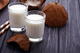 Dlaczego warto pić mleko kokosowe