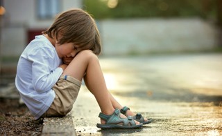 Dzieci nie radzą sobie z kryzysami. Natychmiast reagują na problemy