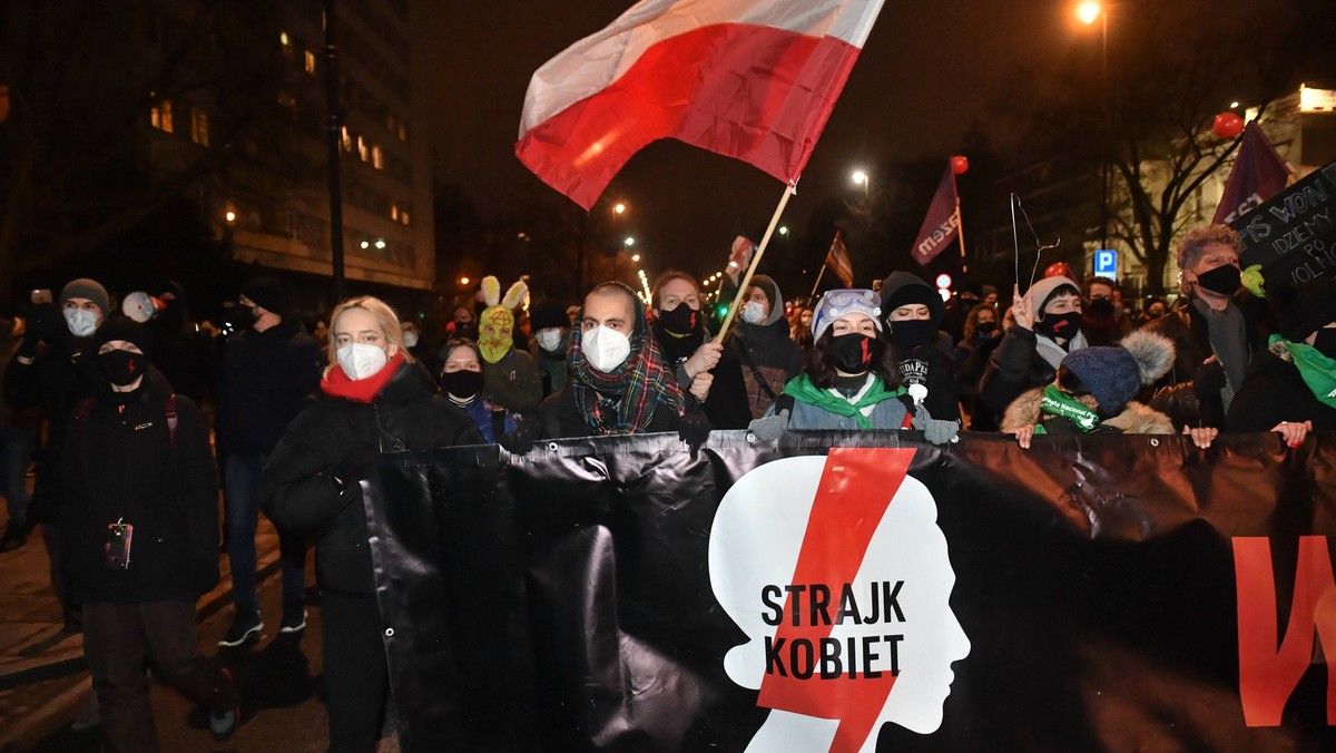  Uczestnicy demonstracji przeciwko zaostrzeniu prawa aborcyjnego 27 stycznia w Warszawie.