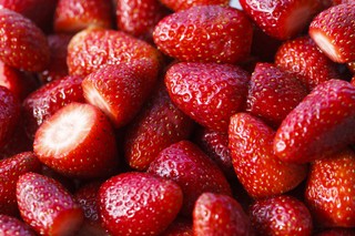 Jak rozliczyć w VAT i PIT zakup truskawek od rolnika ryczałtowego, jeżeli przedsiębiorca zapłacił gotówką