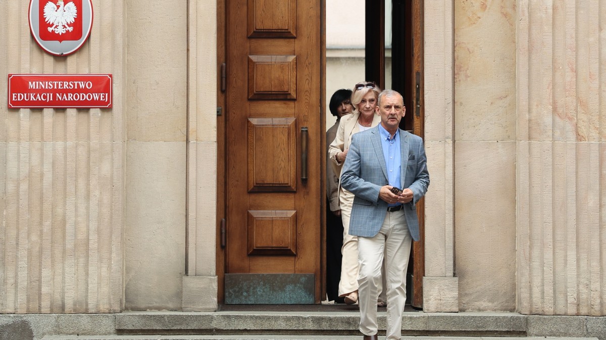 Wielkie rozczarowanie nauczycieli po spotkaniu w MEN. Związkowcy biją na alarm